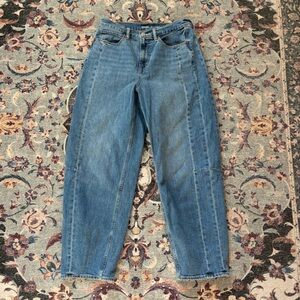 Old Navy Ankle Barrel Jeans in Medium Wash